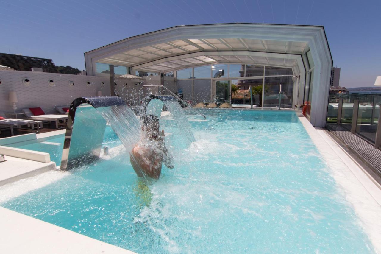 Gran Hotel Nagari Boutique & Spa Vigo Exterior foto The pool at the hotel
