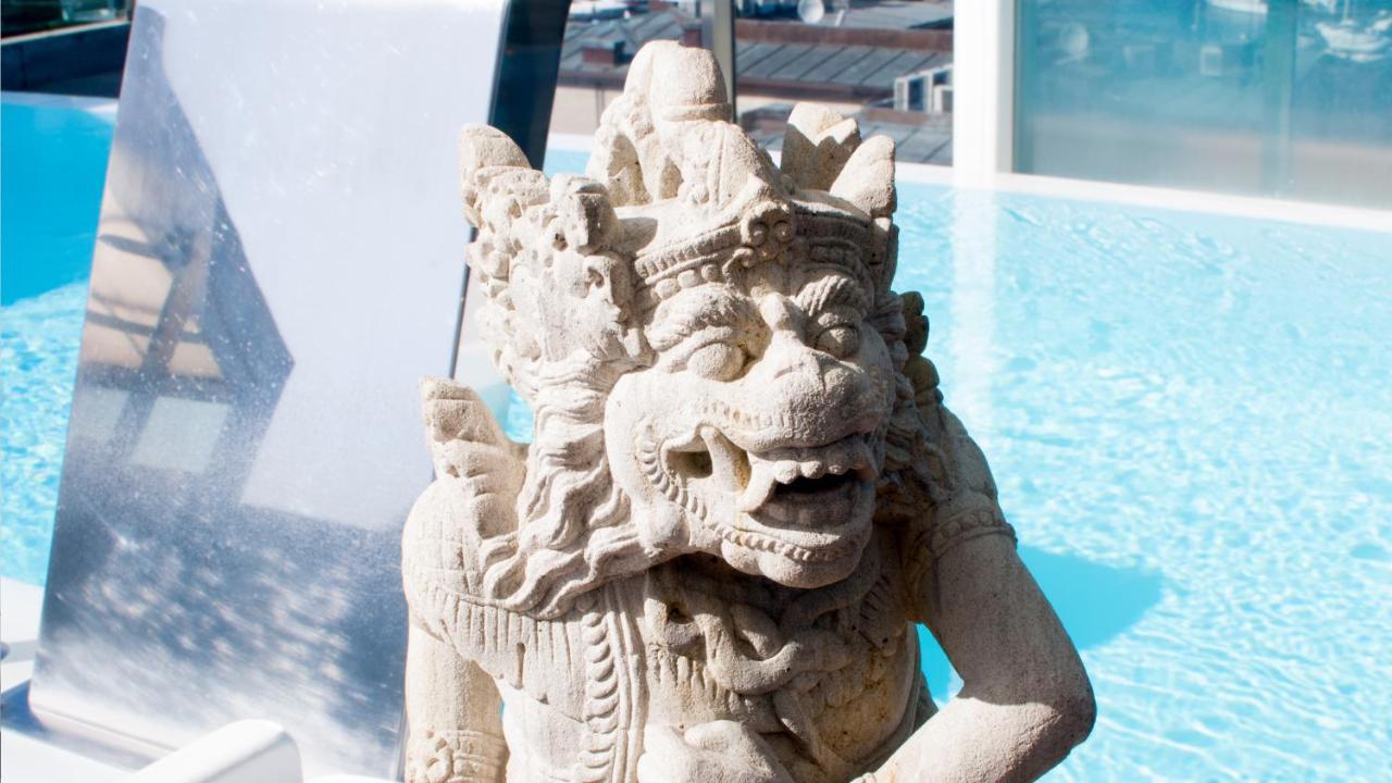 Gran Hotel Nagari Boutique & Spa Vigo Exterior foto A gargoyle on the side of the building