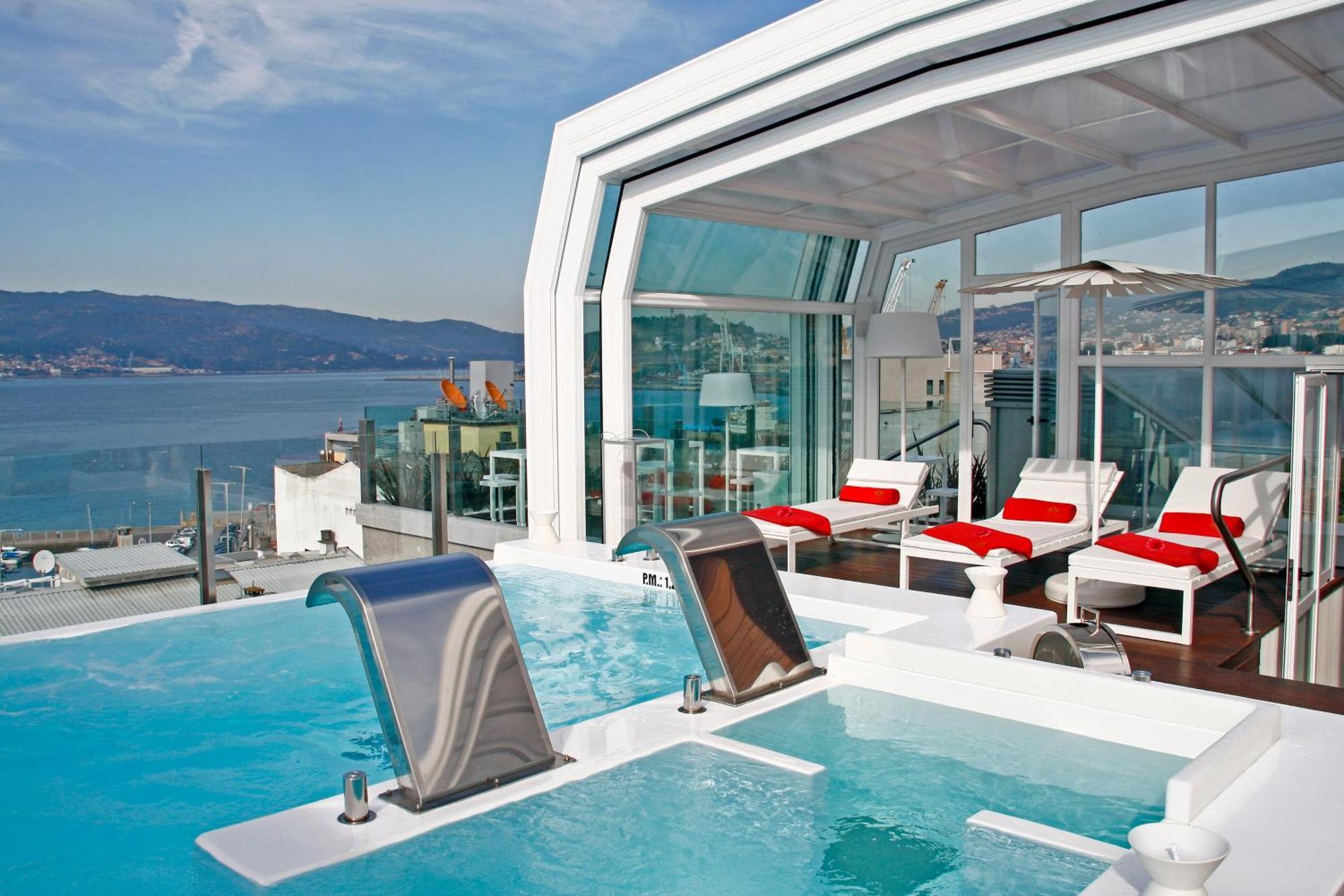Gran Hotel Nagari Boutique & Spa Vigo Facilități foto The rooftop pool at the Hotel Alexandra