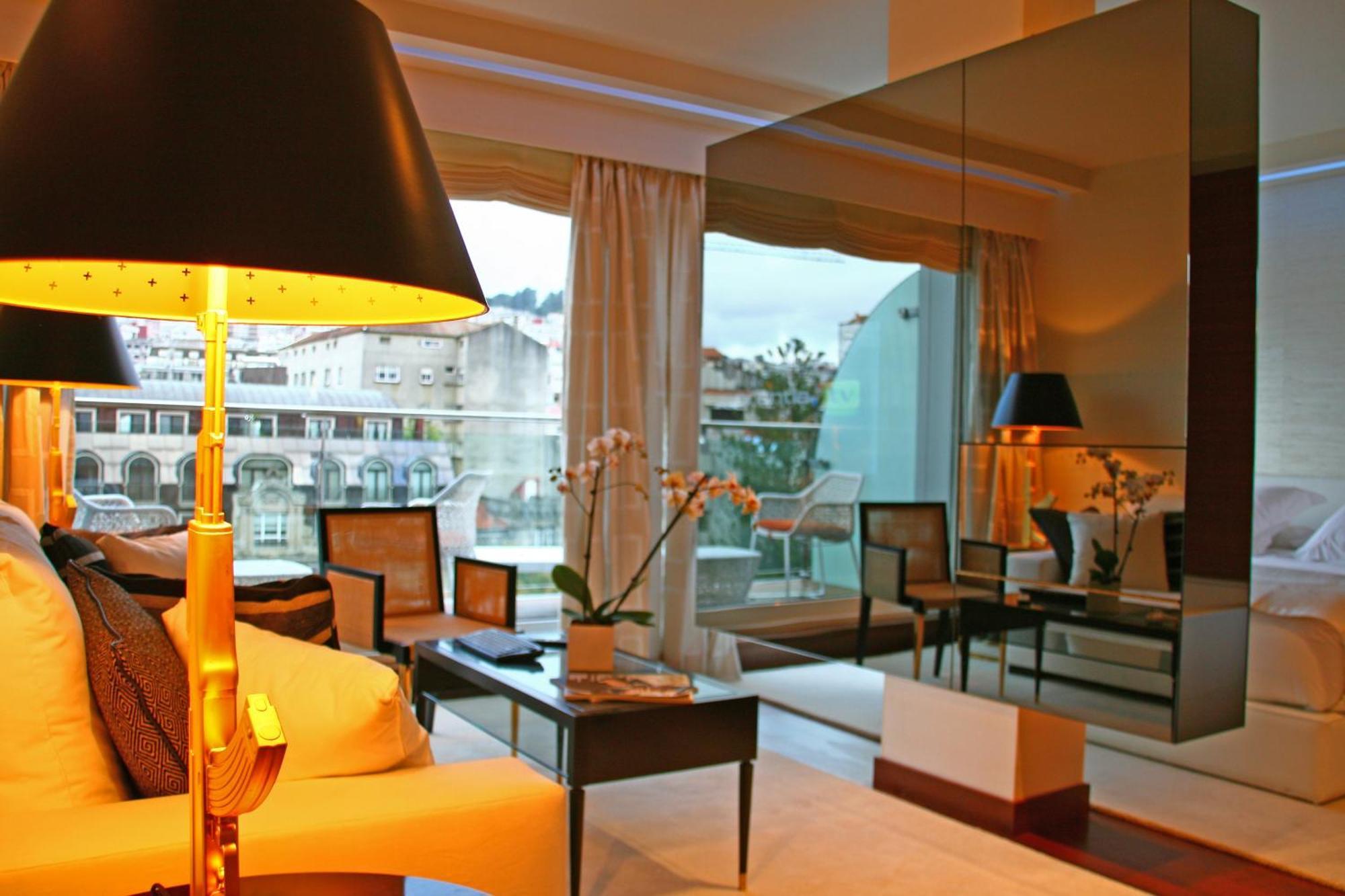 Gran Hotel Nagari Boutique & Spa Vigo Exterior foto Interior of a suite at the Hotel Excelsior