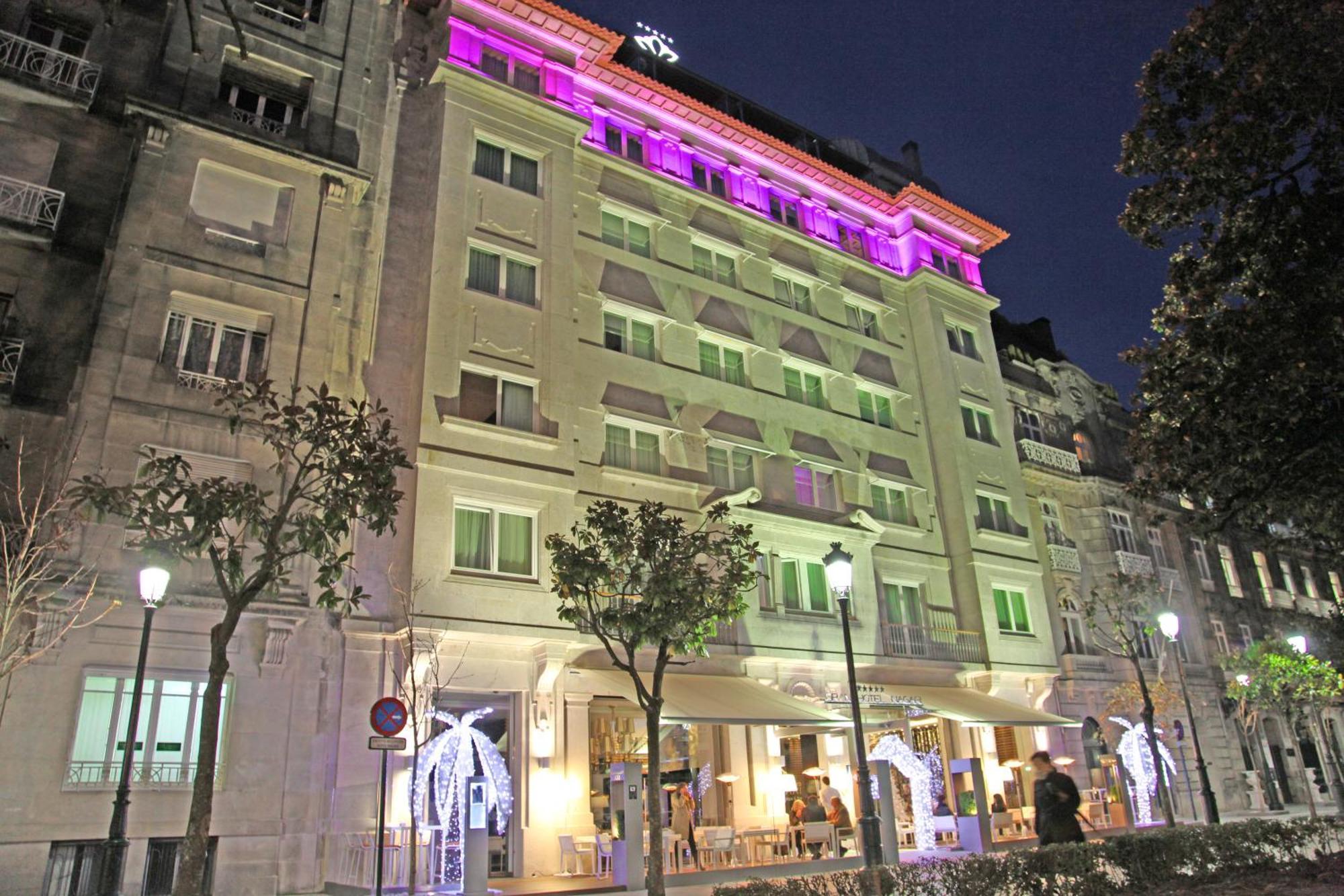 Gran Hotel Nagari Boutique & Spa Vigo Exterior foto The hotel at night