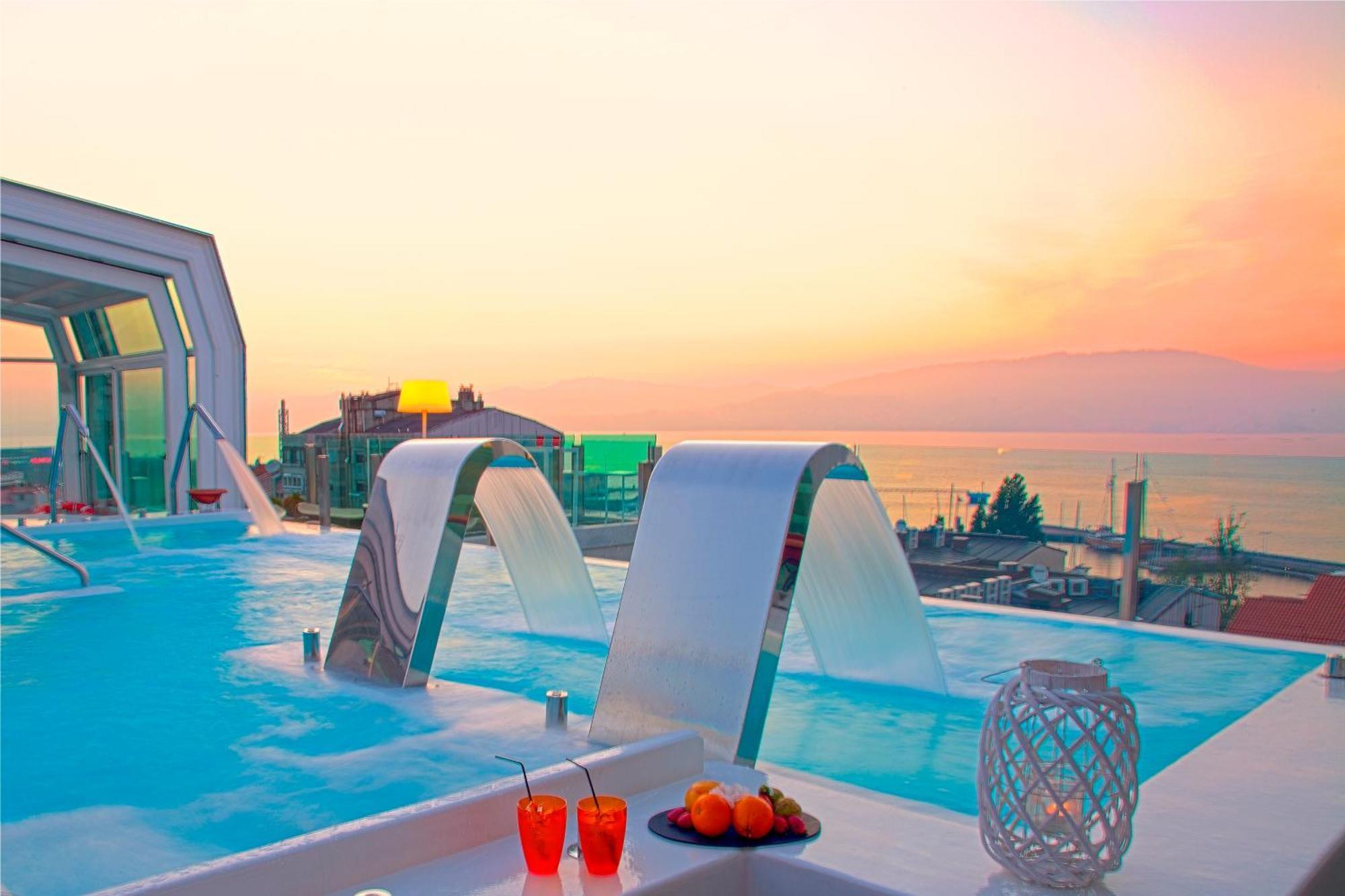Gran Hotel Nagari Boutique & Spa Vigo Exterior foto The pool at the hotel