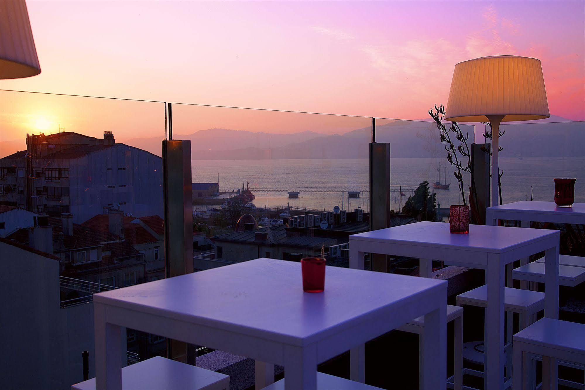 Gran Hotel Nagari Boutique & Spa Vigo Exterior foto Sunset at the bar