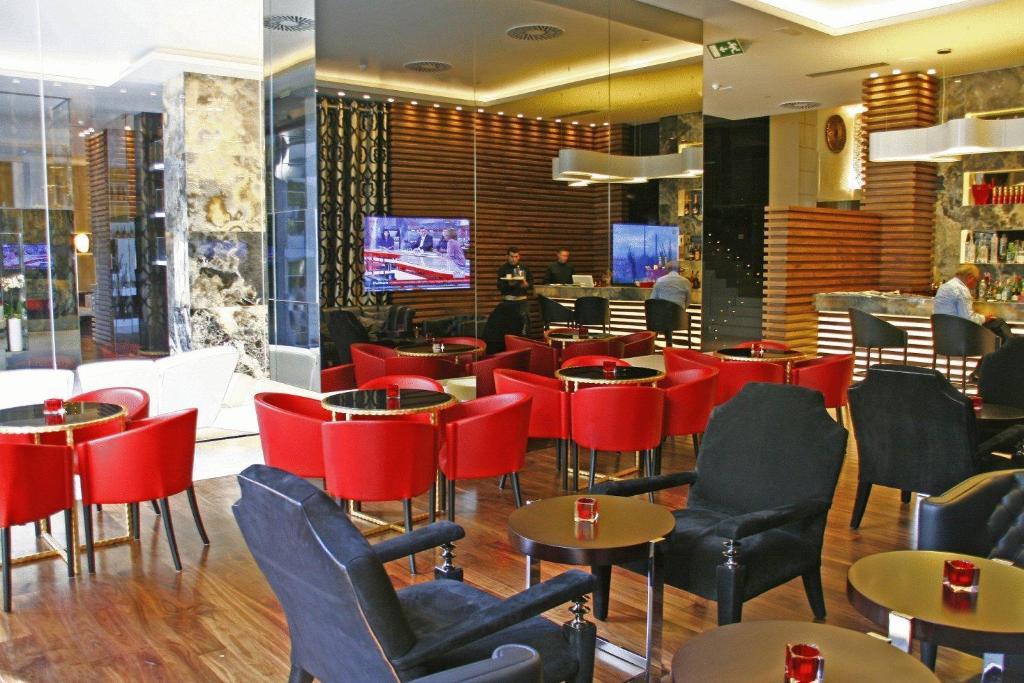 Gran Hotel Nagari Boutique & Spa Vigo Restaurant foto The lounge at the airport