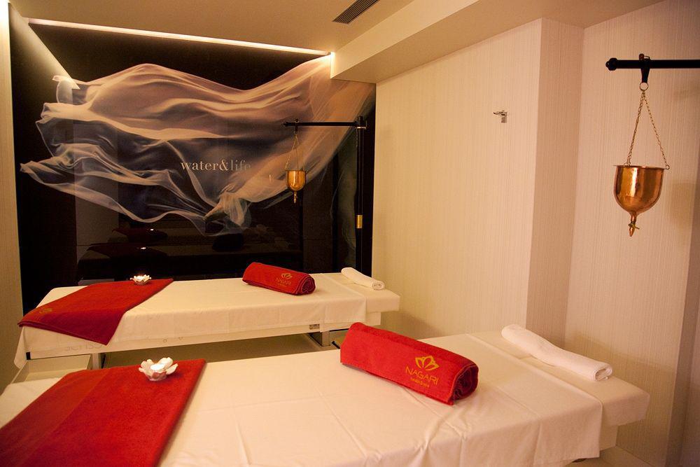 Gran Hotel Nagari Boutique & Spa Vigo Exterior foto A treatment room at the spa